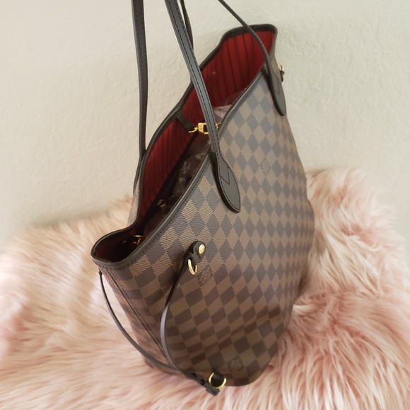 LOUIS VUITTON | LV Neverfull MM in Cherry - Picture 7 of 17